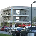 阿加彼马马亚酒店 酒店 马马亚